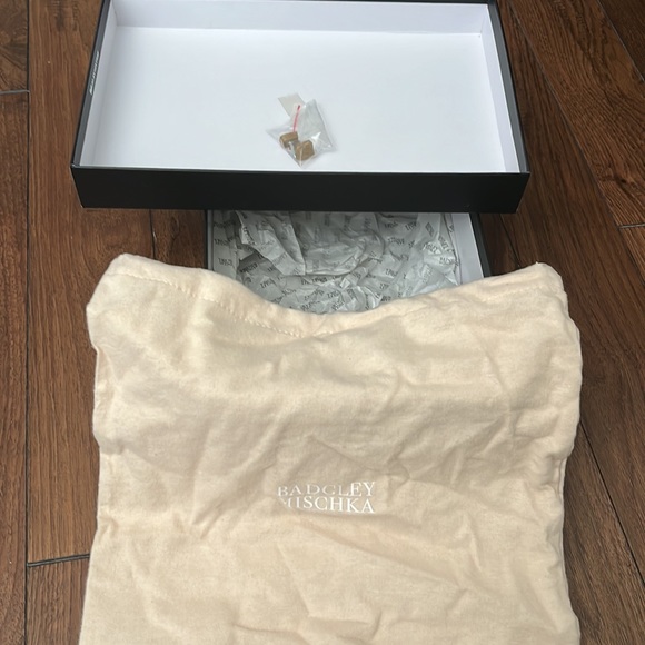 Badgley Mischka Pearl Heels with original box and shoe bag - Picture 5 of 6